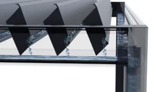 LOUVER WITH INTEGRATED WATER DRAINAGE SYSTEM